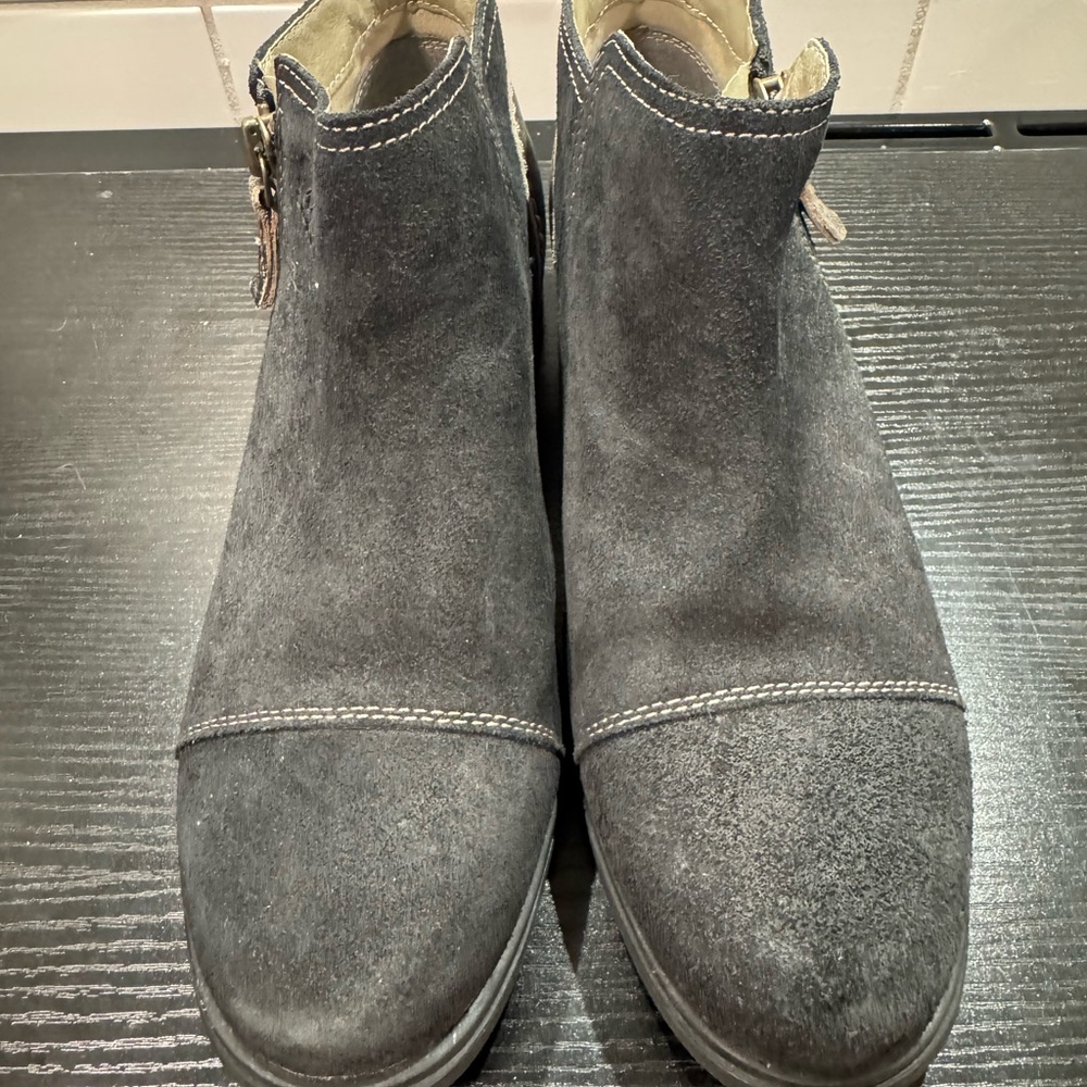Sorel charcoal, black Chukka Boots women’s size 10